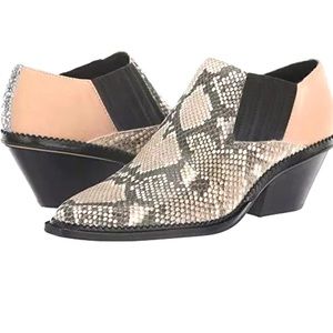 AMAZING DOLCE VITA LEATHER SNAKESKIN BOOTIES!